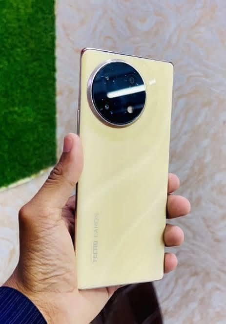 Tecno CAMON 30S 1