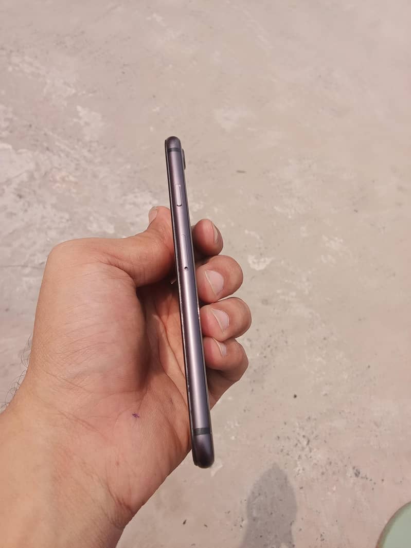 iPhone 8 4
