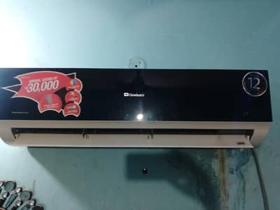 Dawlance Ac urgent for sale use only  3 seasons   everything is ok