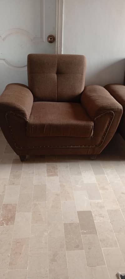 5 sofa set. 2 single sofa and 1 triple