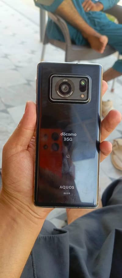 Sharp Aquos R5G