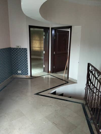 2 Kanal Upper. Portion Family/Silent Office