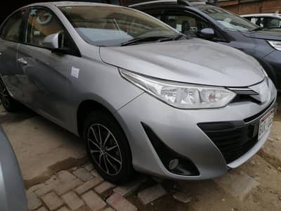 Toyota Yaris 2022 silver Ativ CVT-i