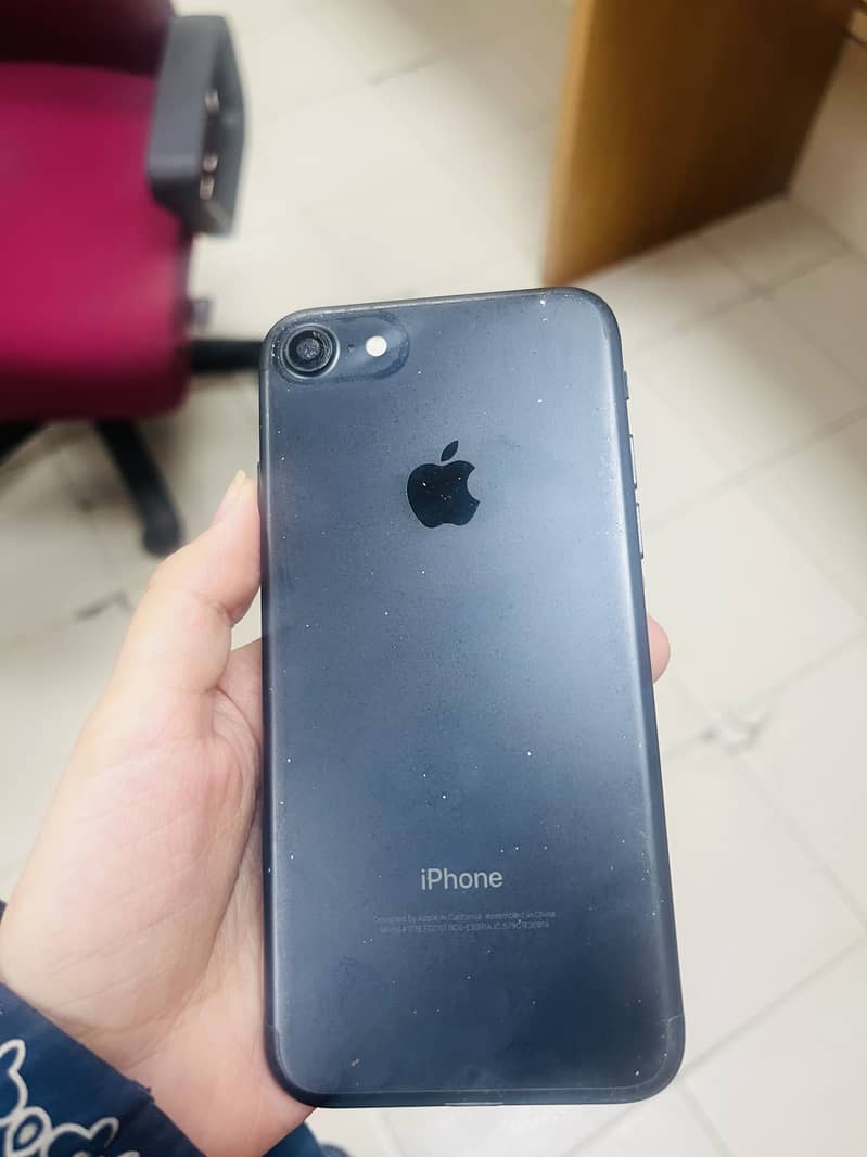 Apple iPhone 7 1