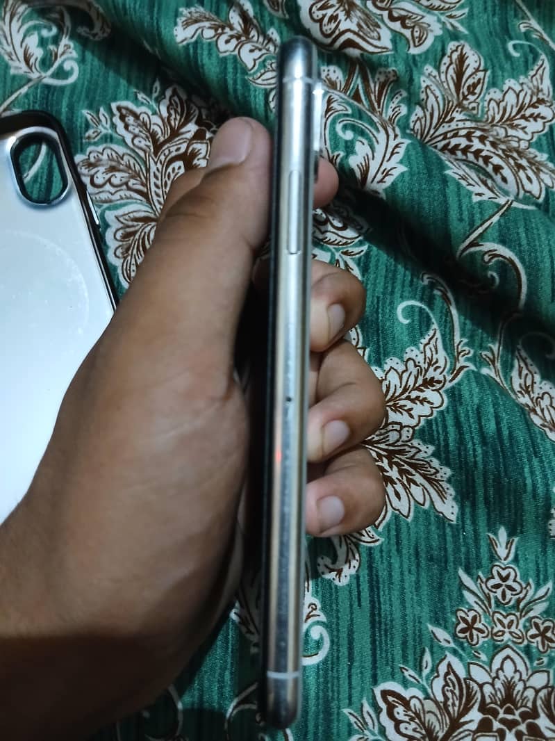 Apple iPhone X 3