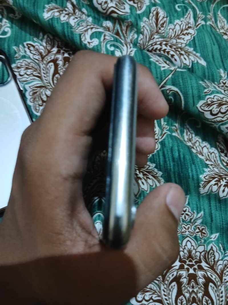 Apple iPhone X 4