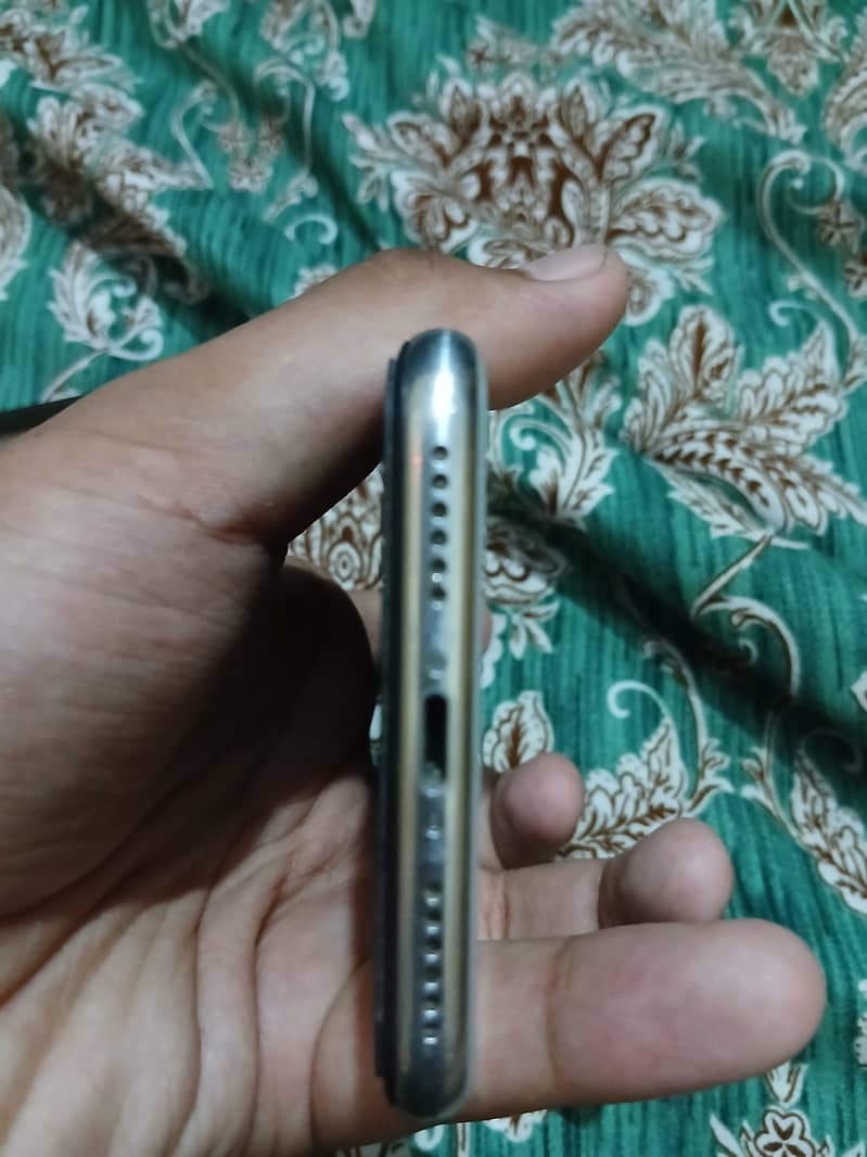 Apple iPhone X 5