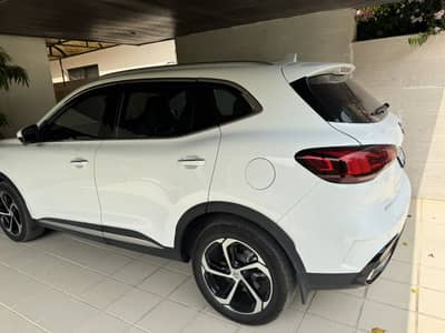 MG HS 2025