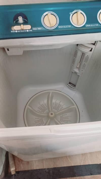 Washing Machine with Dryer – Excellent Condition