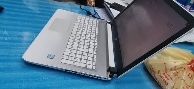 Hp pavilion laptop core i5 6th Gen in good condition