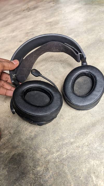 steelseries Bluetooth gaming headphone with microphone