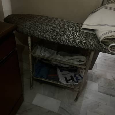 Iron stand 10 by 9 condition