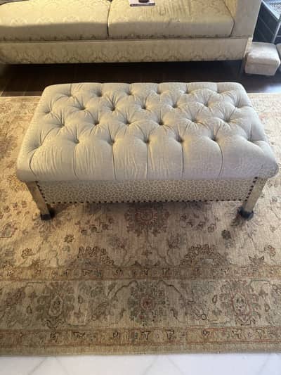 Selling a premium quality, tufted ottoman settee in excellent conditi