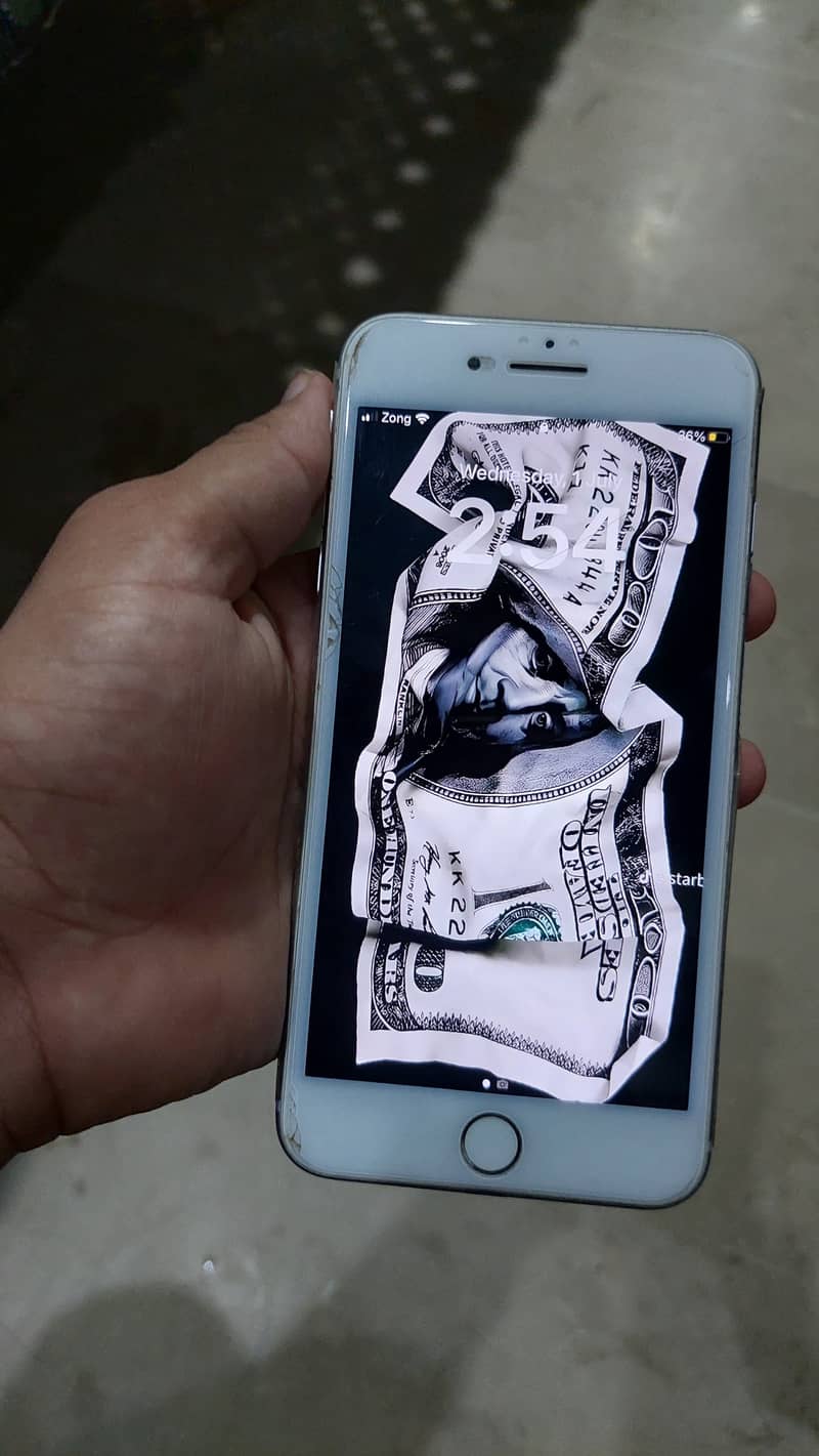 Apple iPhone 8 Plus 3