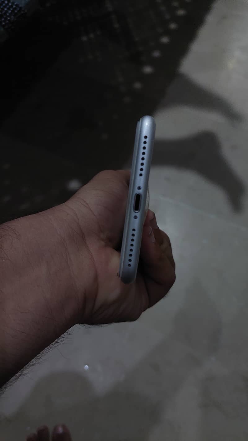 Apple iPhone 8 Plus 4