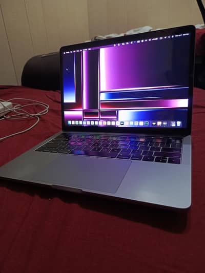 Macbook Pro 2018 13'' with touchbar - 16/256gb