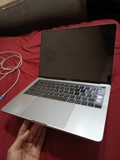 Macbook Pro 2018 13'' with touchbar - 16/256gb