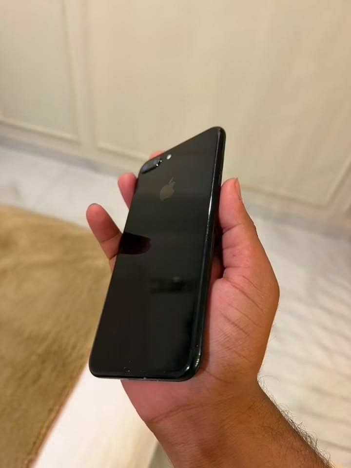 Apple iPhone 7 Plus 2