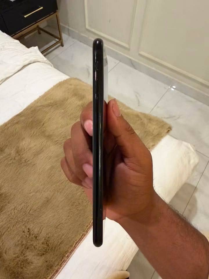 Apple iPhone 7 Plus 5