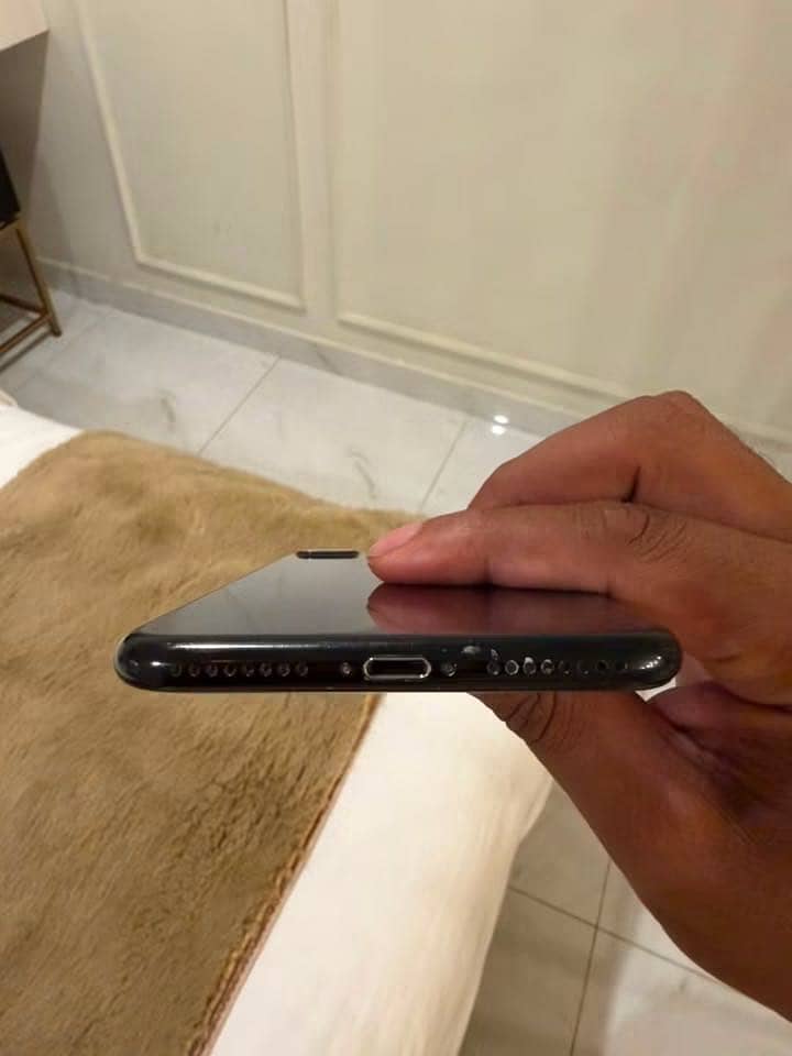 Apple iPhone 7 Plus 6