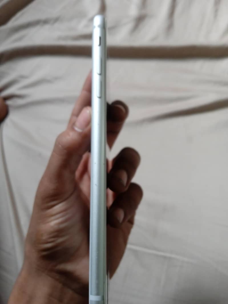 Apple iPhone 8 Plus 1