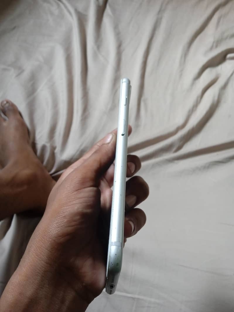Apple iPhone 8 Plus 4