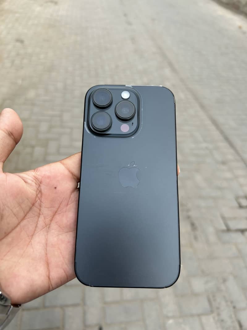 Apple iPhone 16 Pro 0