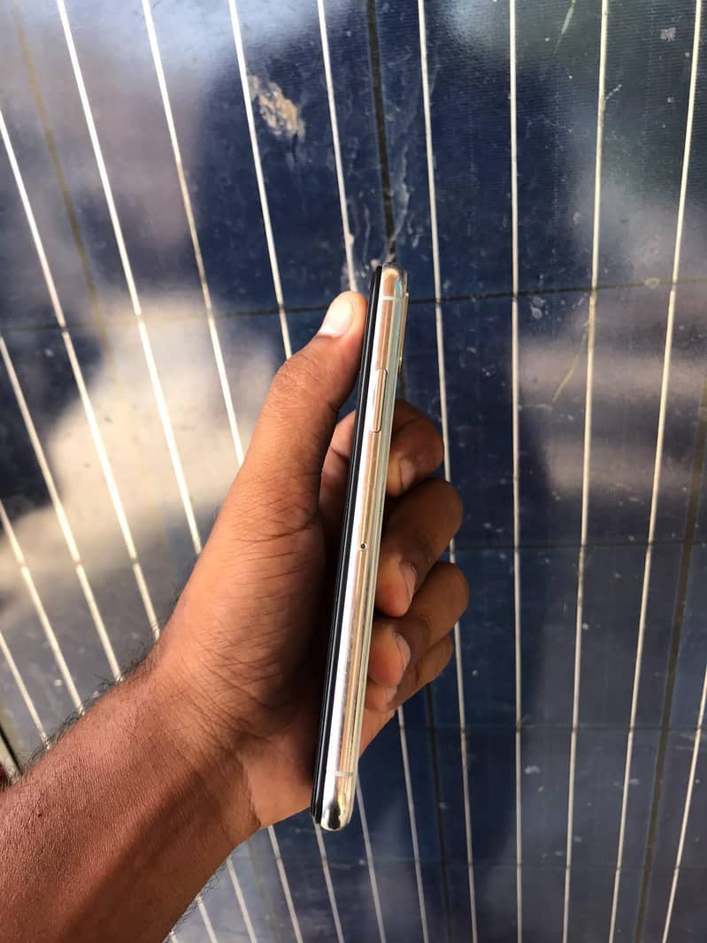 Apple iPhone X 3