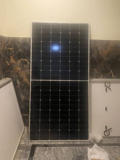 solar panel 10/10 condition (03705055230)