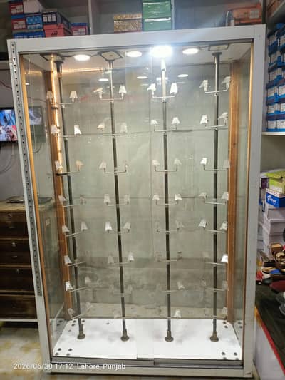 window shoz and chapal 03104980809