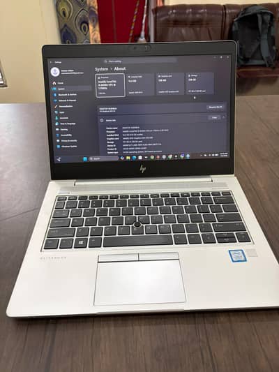 Hp elite book 830 G5 16/256 in lush condition
