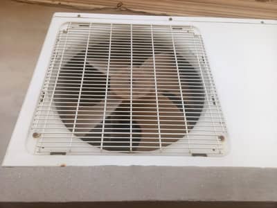 1.5 ton Dawlence non inverter AC in very good condition