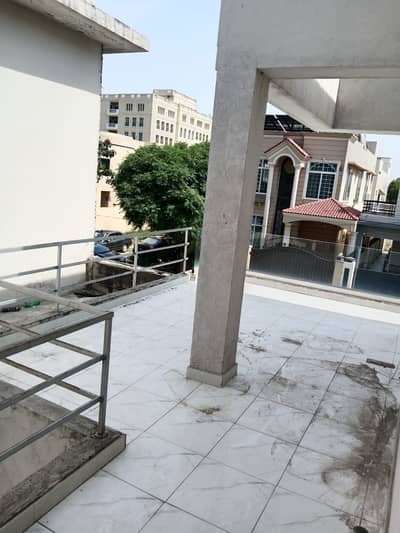 **2 Bed Lower Lock Upper Portion For Rent Hot Offer**