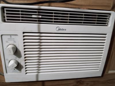 Urgent sale AC 0.75 ton