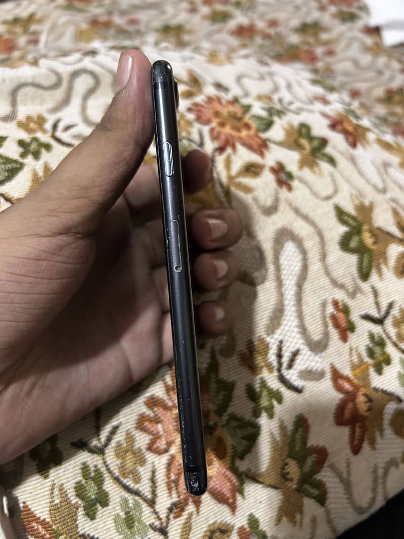 Apple iPhone 7 2