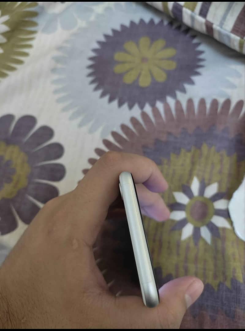 Apple iPhone SE 2nd generation 2020 5