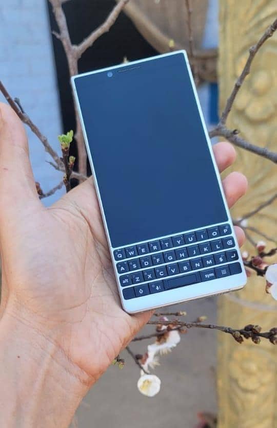 BlackBerry KEY2 3