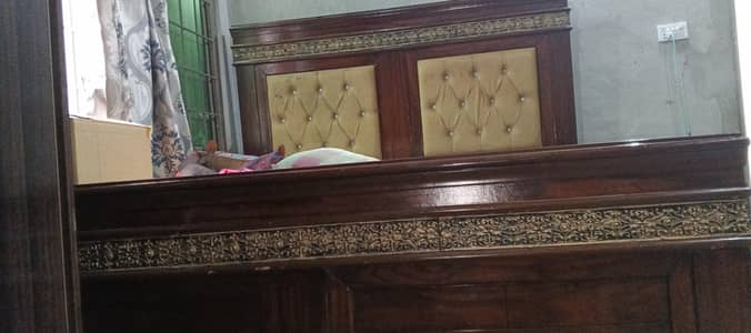 wodden bed