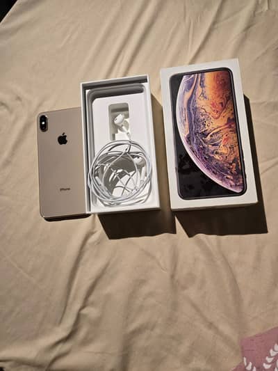 10/10 SCRATCHLESS IPHONE XS MAX 64GB PTA APPROVED GOLDEN WITH BOX