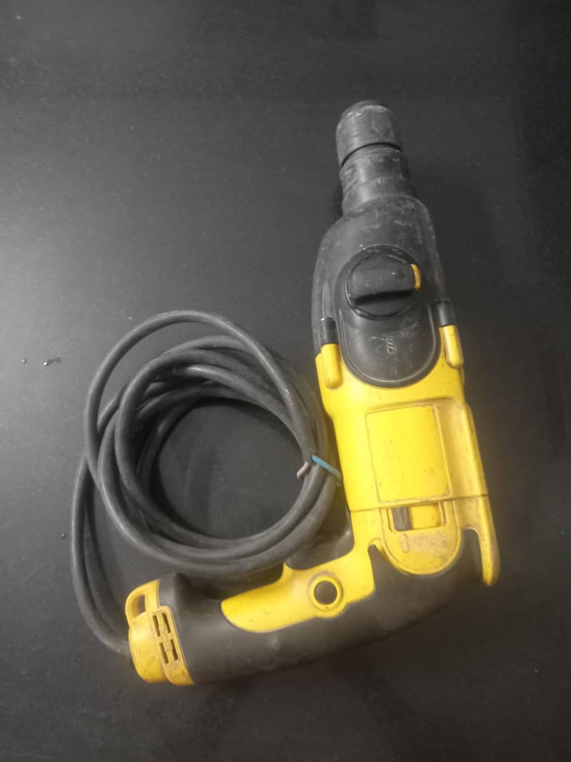 Dewalt Drill Machine 1
