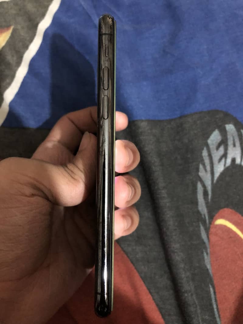 Apple iPhone X 5