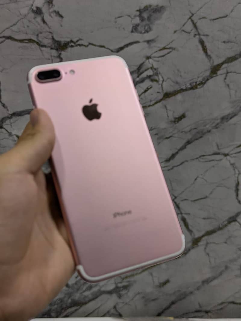 Apple iPhone 7 Plus 0