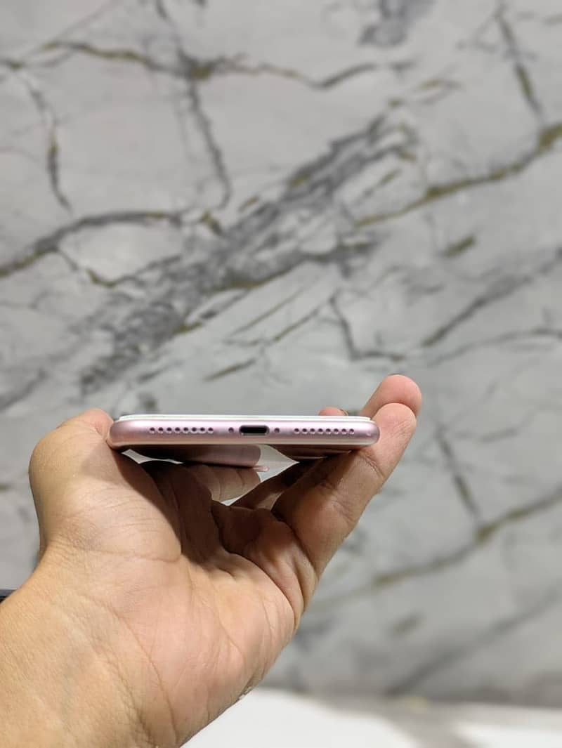Apple iPhone 7 Plus 2
