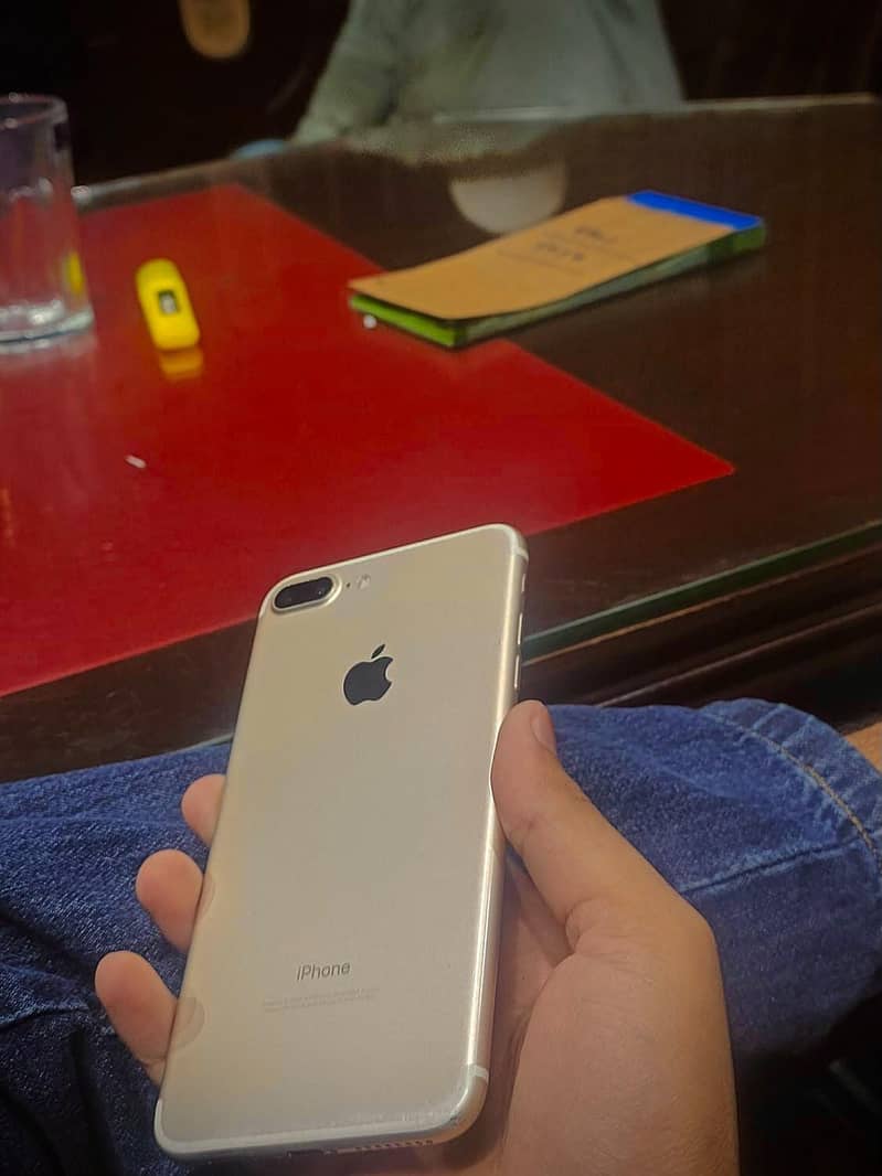 Apple iPhone 7 Plus 2
