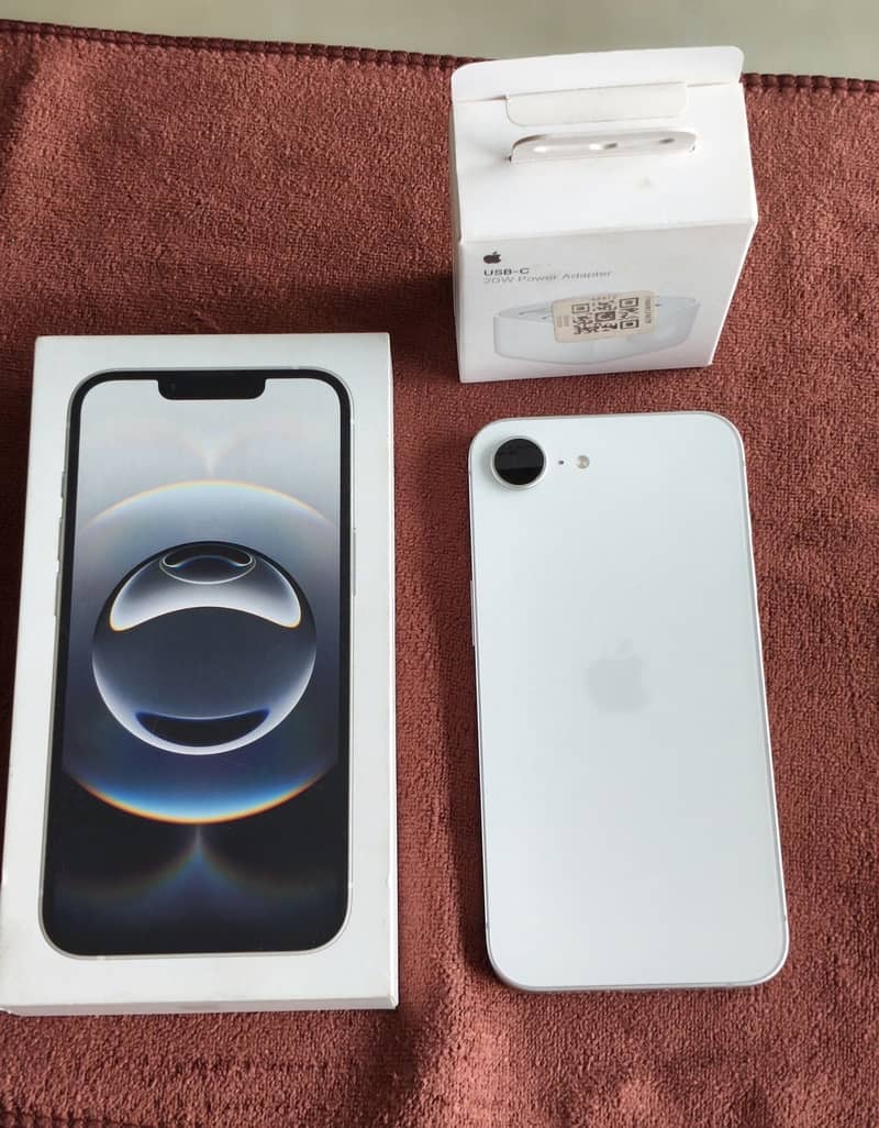 Apple iPhone 16e 1