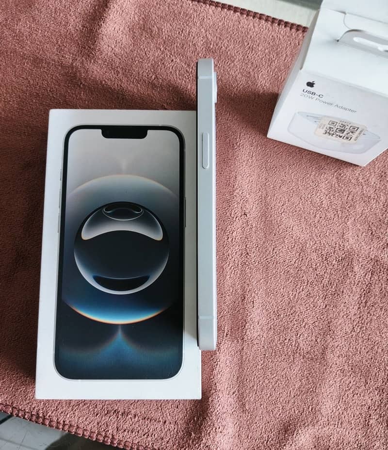 Apple iPhone 16e 2