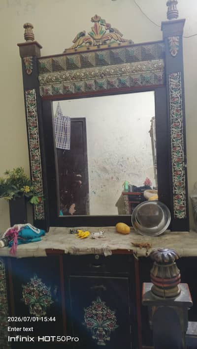 showcase dressing