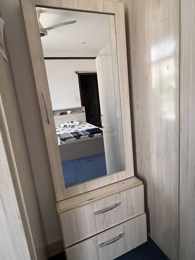 Dressing table