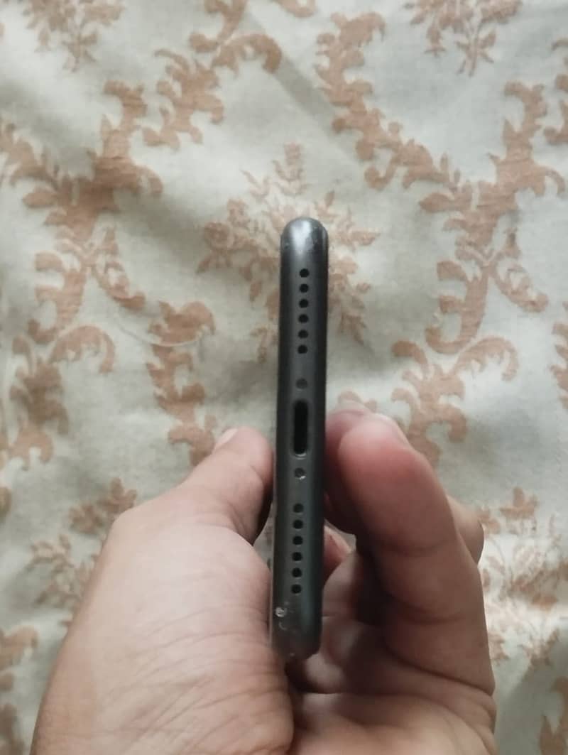 Apple iPhone 8 6