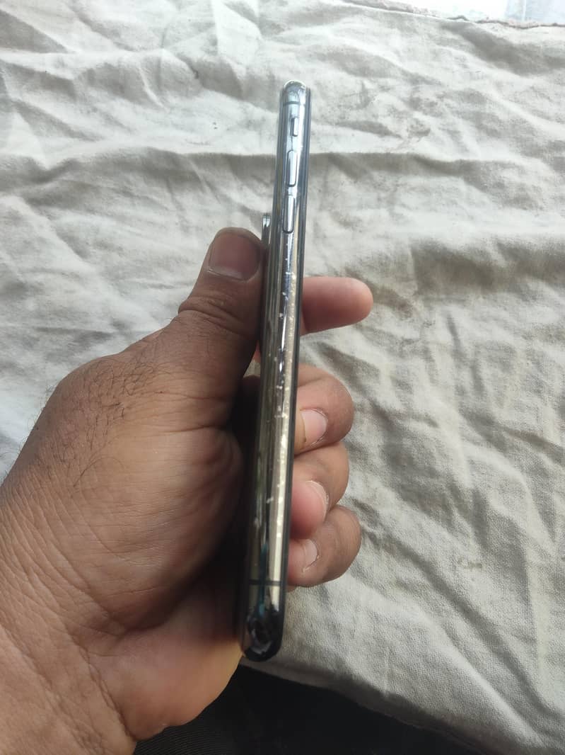 Apple iPhone X 3